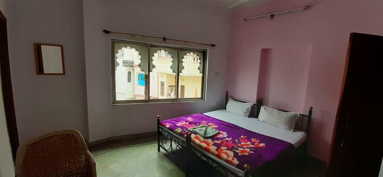 Hotel Ishwar Palace Удайпур Екстериор снимка